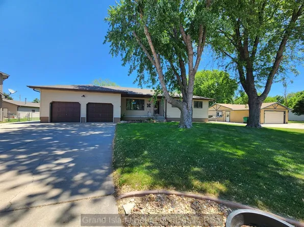 2663 Saint Patrick Ave, Grand Island, NE 68803