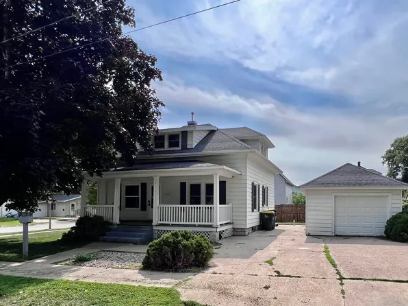 209 4th St SW, Waukon, IA 52172