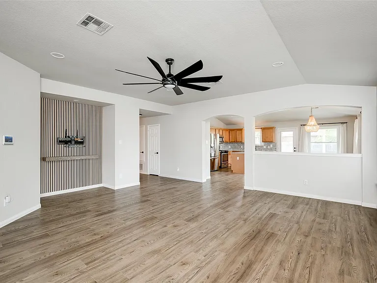 2401 Marshall Trl — Photo 4