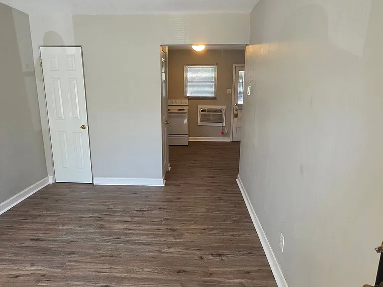 735 Syracuse Ave — Photo 1