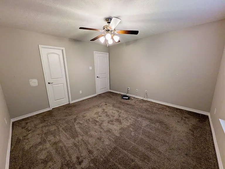 610 Craig St — Photo 16