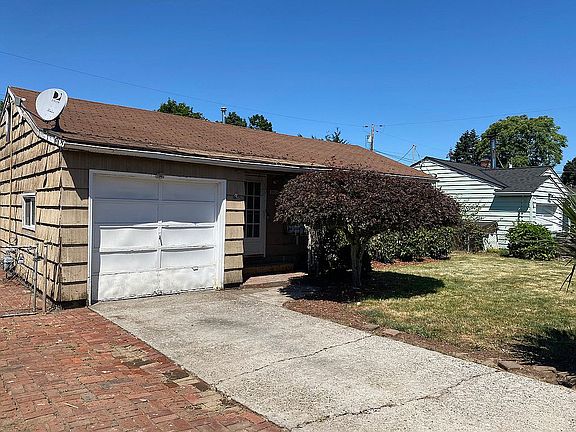 2nd image of 8805 SE Garden Ln