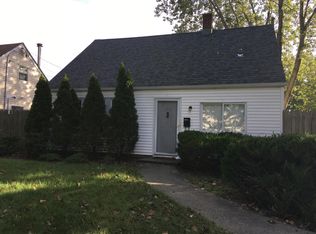 140 Periwinkle Rd, Levittown, NY 11756