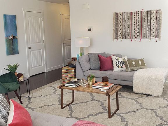 East facing living room with Bountiful Temple views