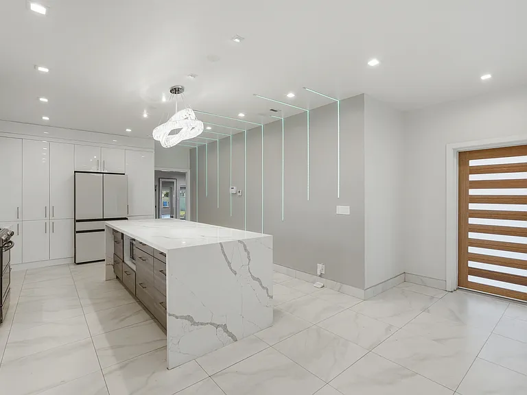 8647 Corbin Ave — Photo 13