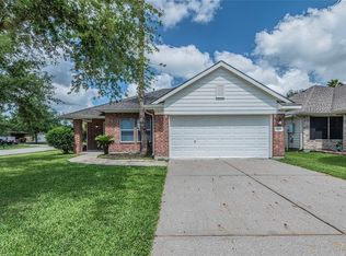 6815 Ridgewood Ln, Dickinson, TX 77539