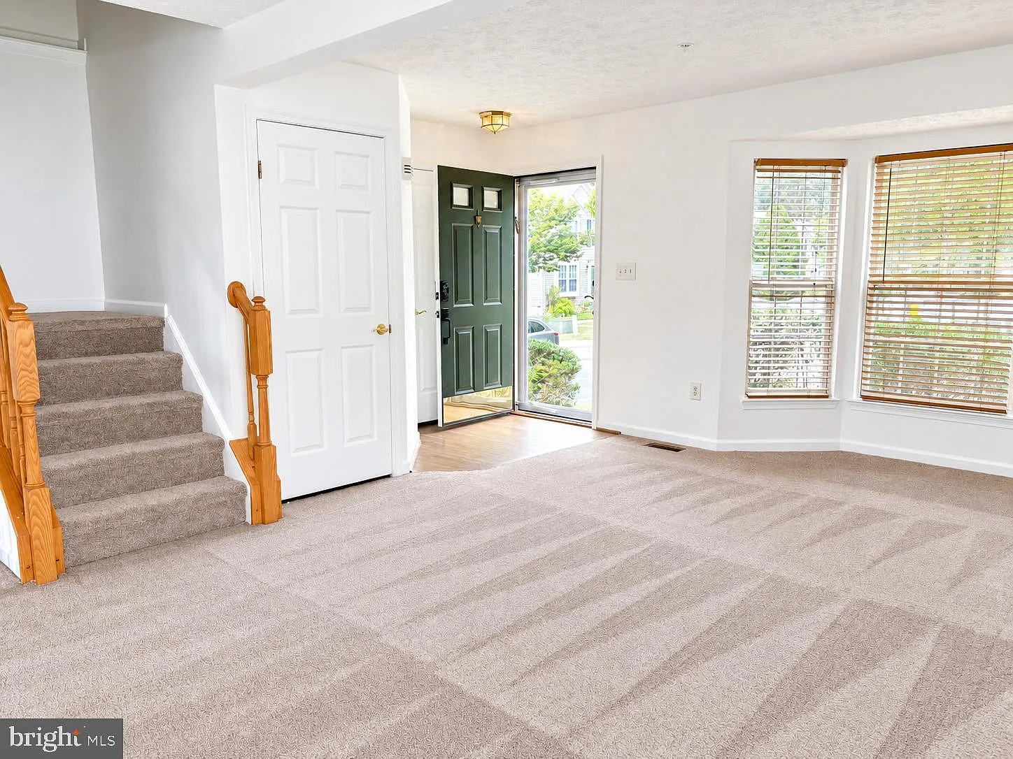 3 bed, 4.0 bath, 2074 sqft, $3,100 — Photo 3