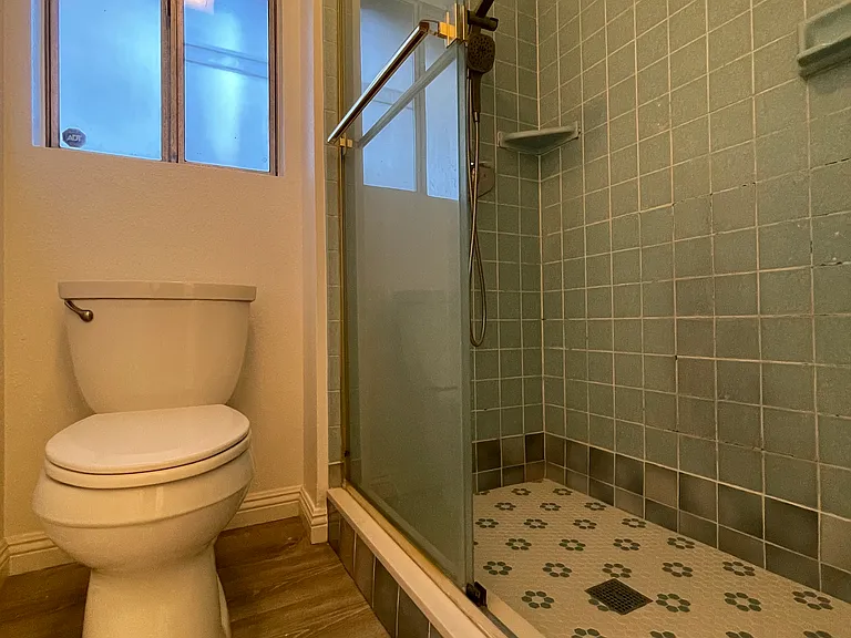 1868 W Phillips Dr — Photo 9