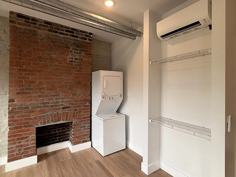 510 W Liberty St #12 — Photo 5