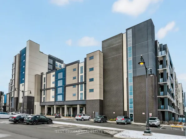 16 Concord Pl #220, Grimsby, ON L3M 0G7