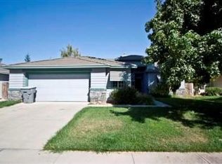 7030 Saint Lakes Ct, Riverbank, CA 95367