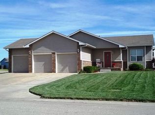 404 E Hickory Ct, Mulvane, KS 67110