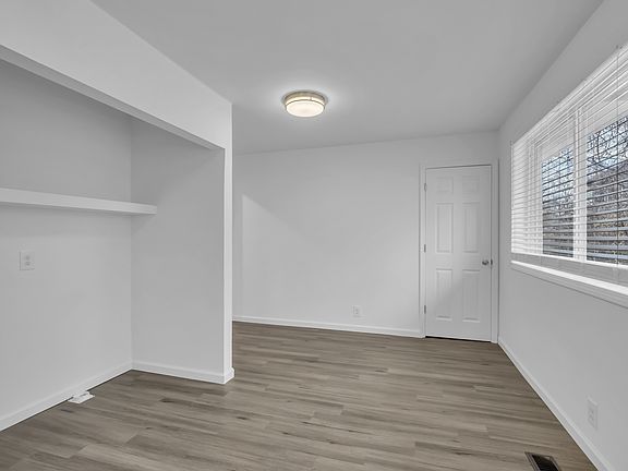 Large Eat in kitchen with laundry hookups