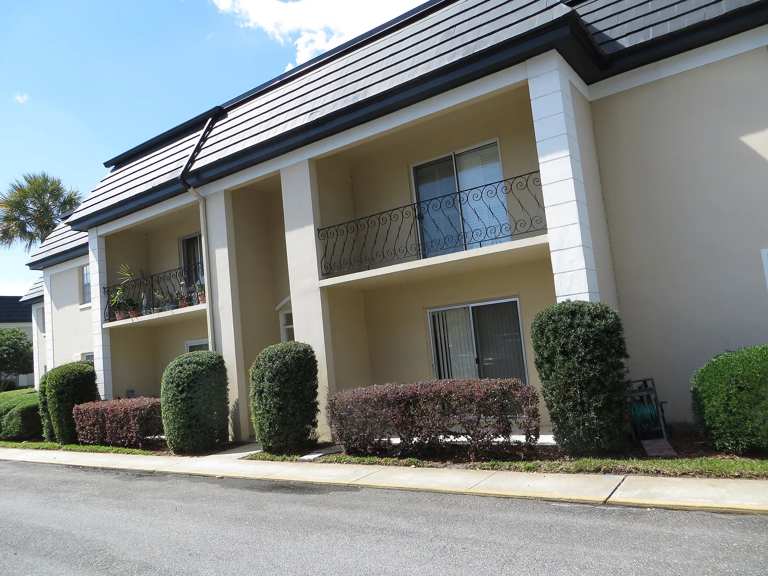 2 bed, 1026 sqft, $1,900 — Photo 1