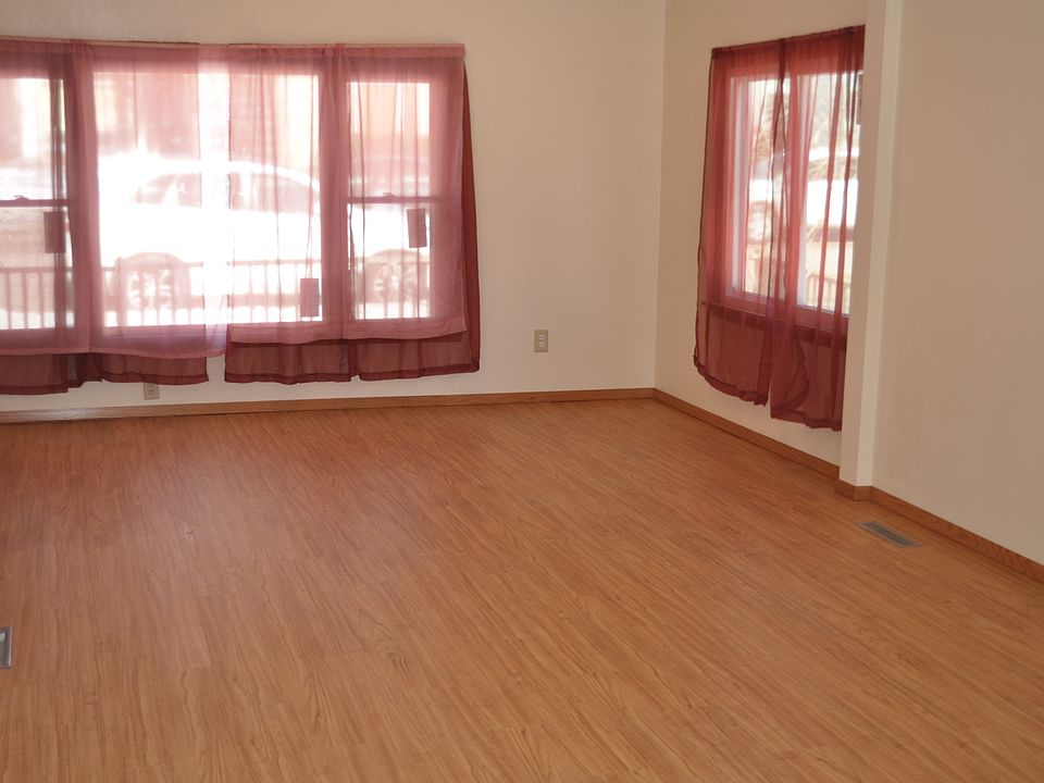 2nd image of 1926 Hyacinth Ave E