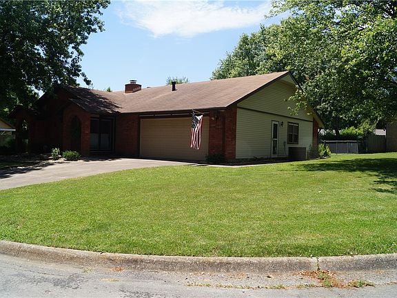 2nd image of 712 Woodland Dr