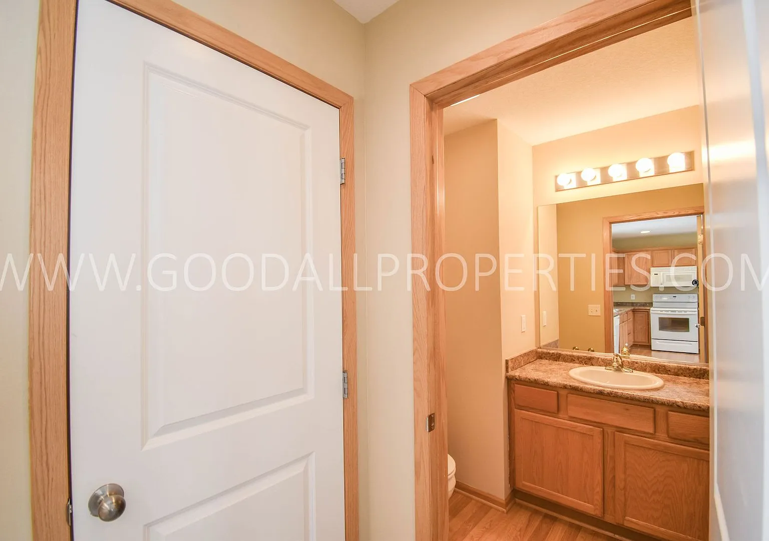 Spacious 2-Bedroom Urbandale Townhome with 2-Car Attached Garage — Photo 4