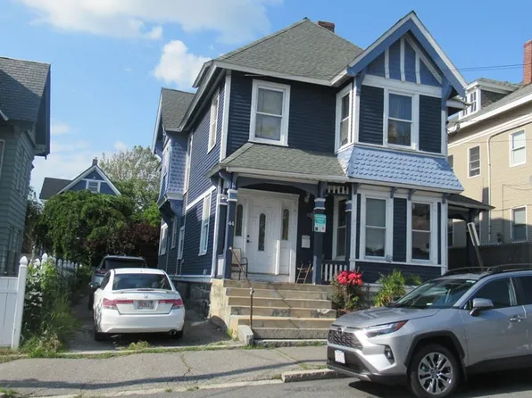 44 6th St, Lowell, MA 01850