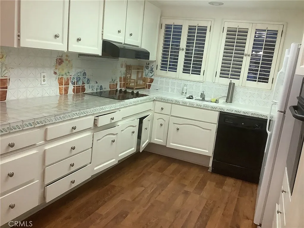 2 bed, 1100 sqft, $2,600 — Photo 2