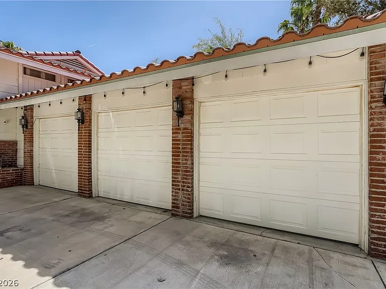 7082 Mira Vista St — Photo 4