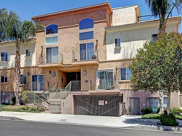 8800 Etiwanda Ave #8 — Photo 2