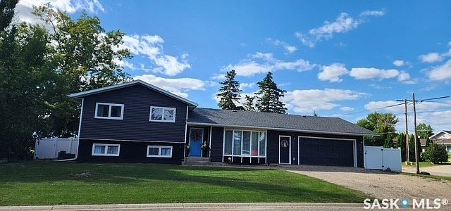 1st image of 613 Peters Avenue