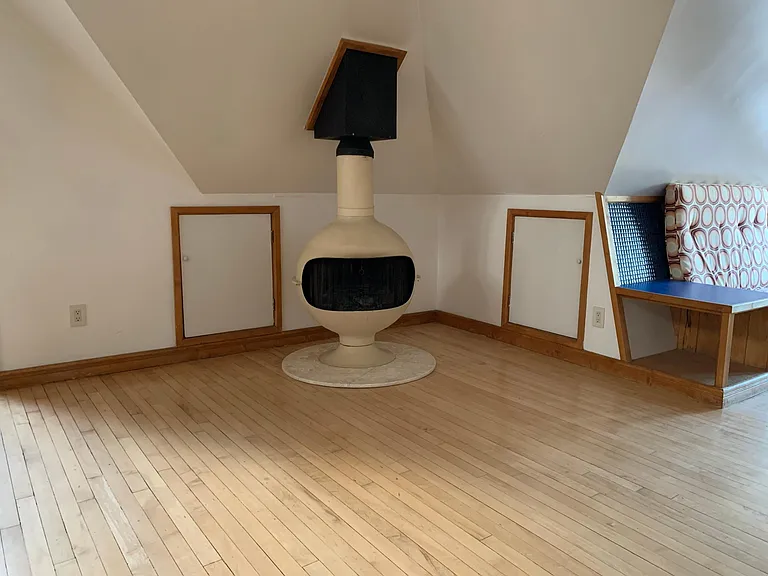 692 N Wall St #B — Photo 4