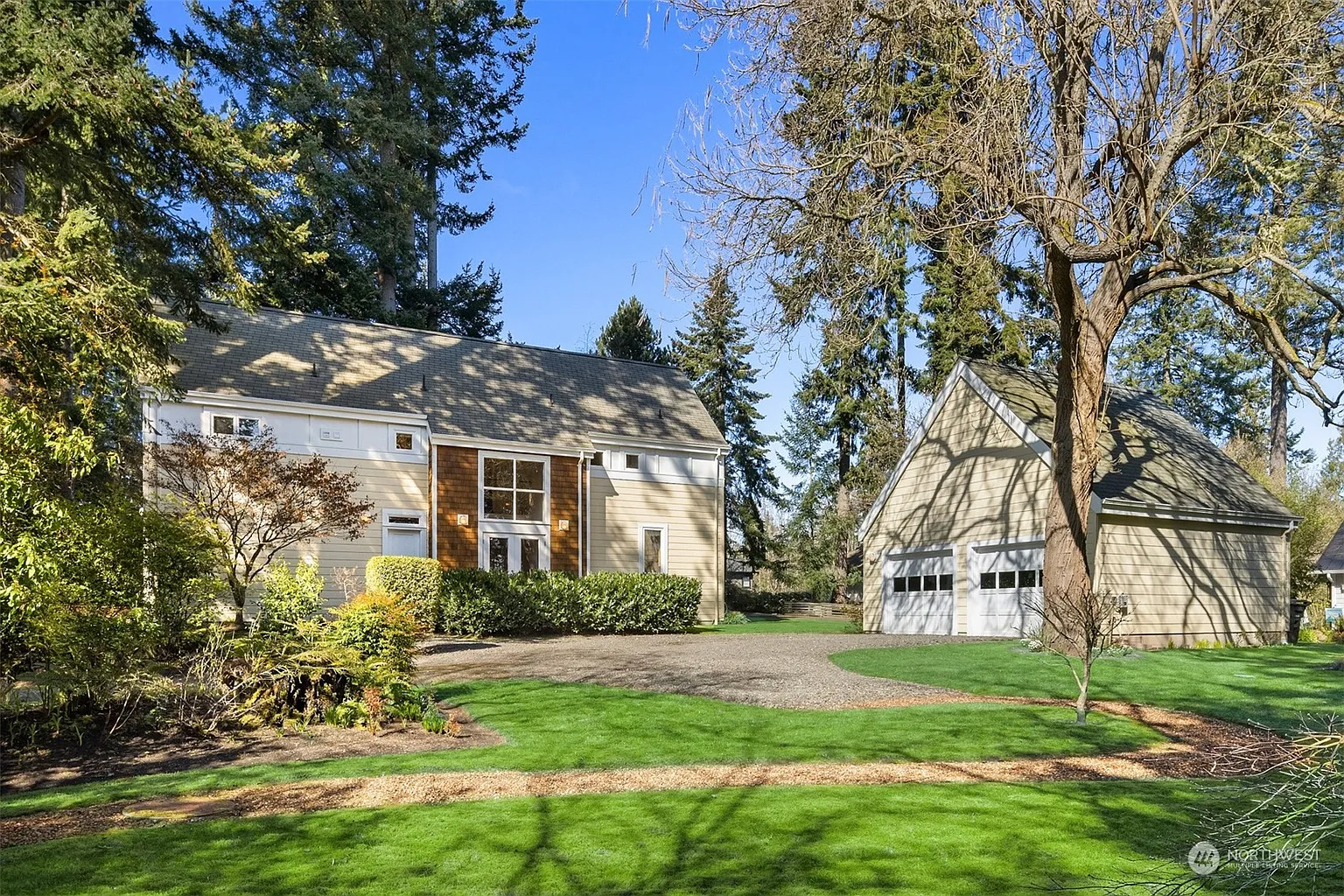 10646 NE Valley Road photo 1