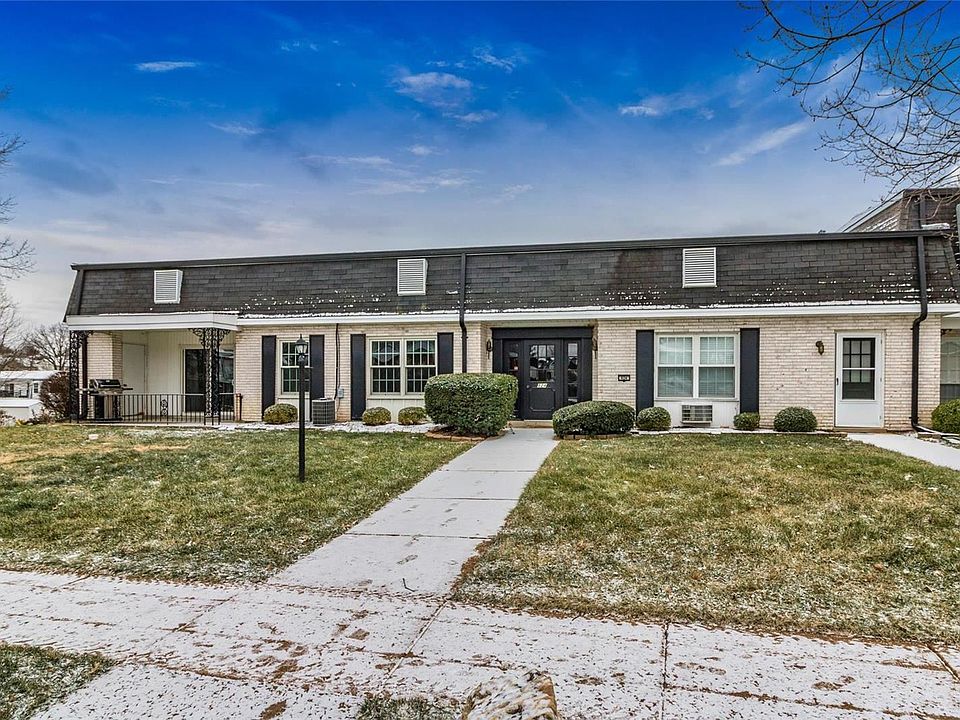 1st image of 824 Dumont Pl #2