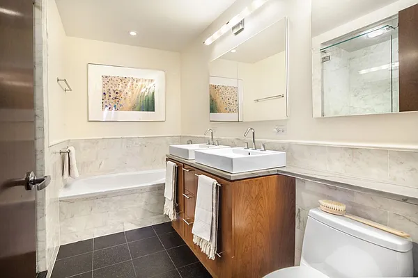 Sold by Warburg | media 17