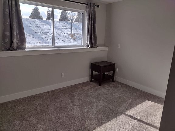 4th image of 670 Stonebriar Circle