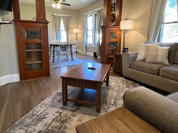 601 W Robins St, Graettinger, IA 51342