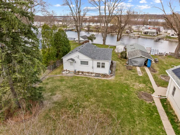 38490 N Lakeside Pl, Antioch, IL 60002