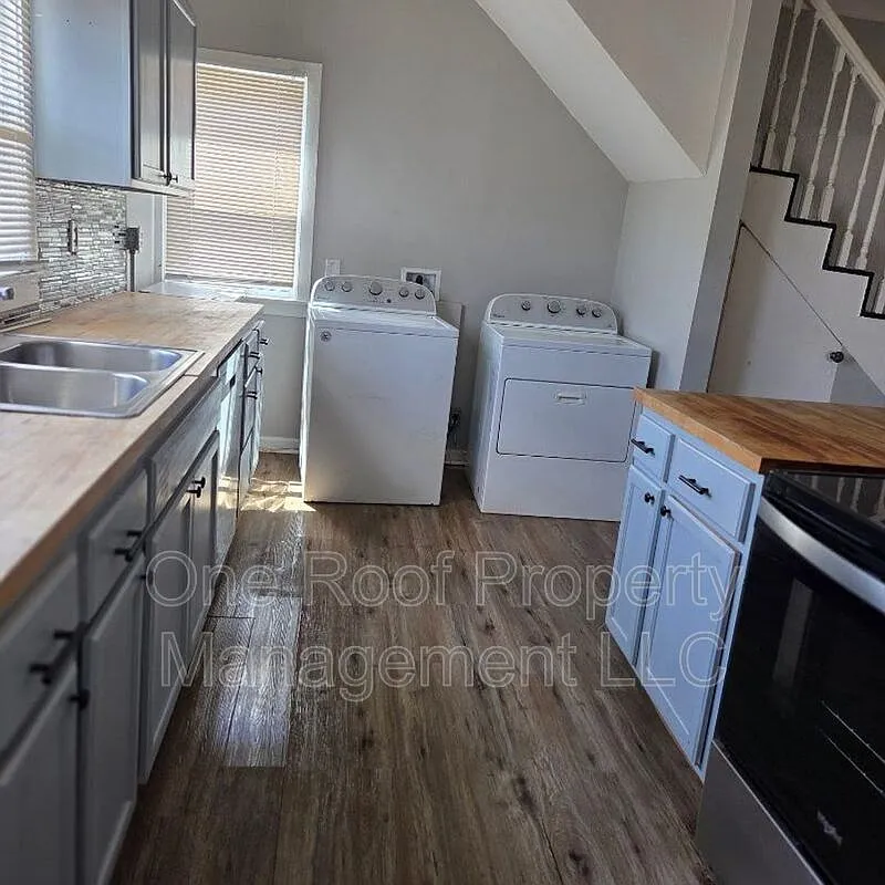3 bed, 2.0 bath, 1200 sqft, $1,350 — Photo 3