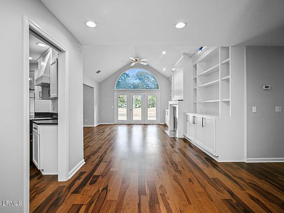 5th image of 323 Westbrook Rd