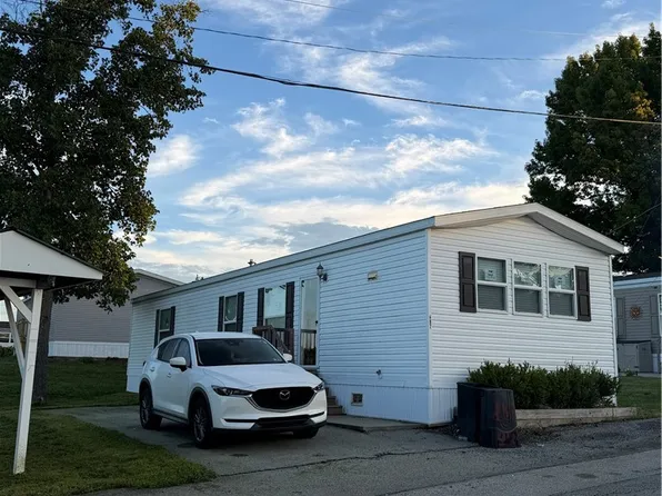 697 Regent Dr, Washington, PA 15301