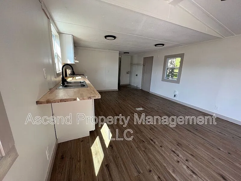 2 bed, 1.0 bath, 740 sqft, $1,000 — Photo 4