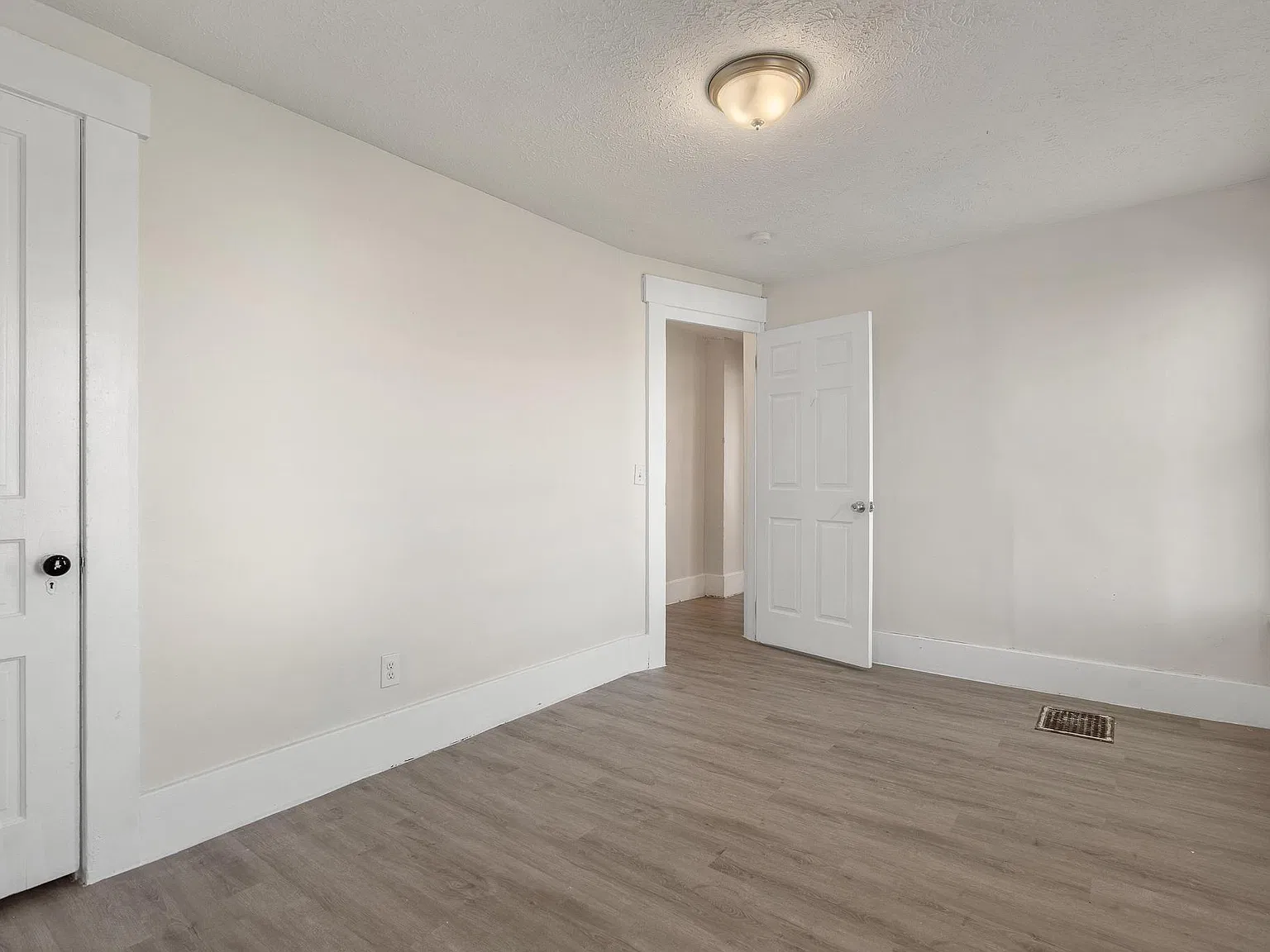 2 bed, 997 sqft, $750 — Photo 4