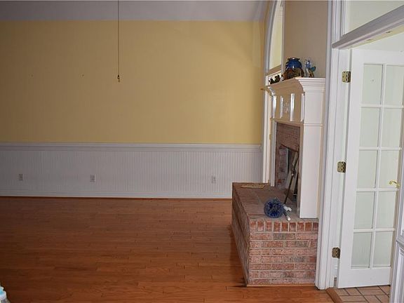 5th image of 11708 Village Green Dr