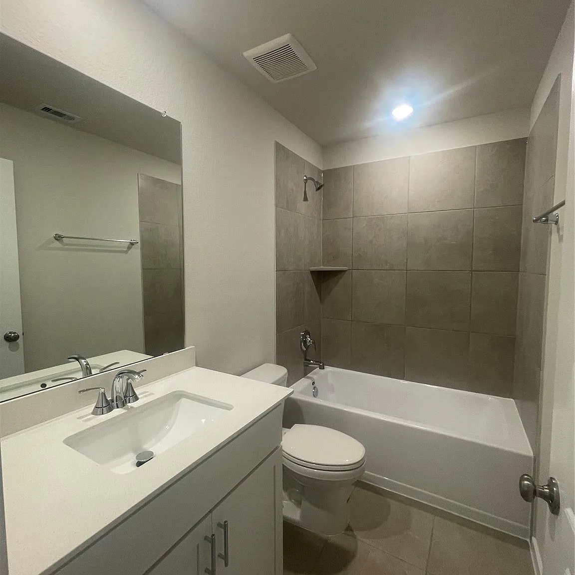 3 bed, 2.0 bath, 1452 sqft, $1,750 — Photo 4