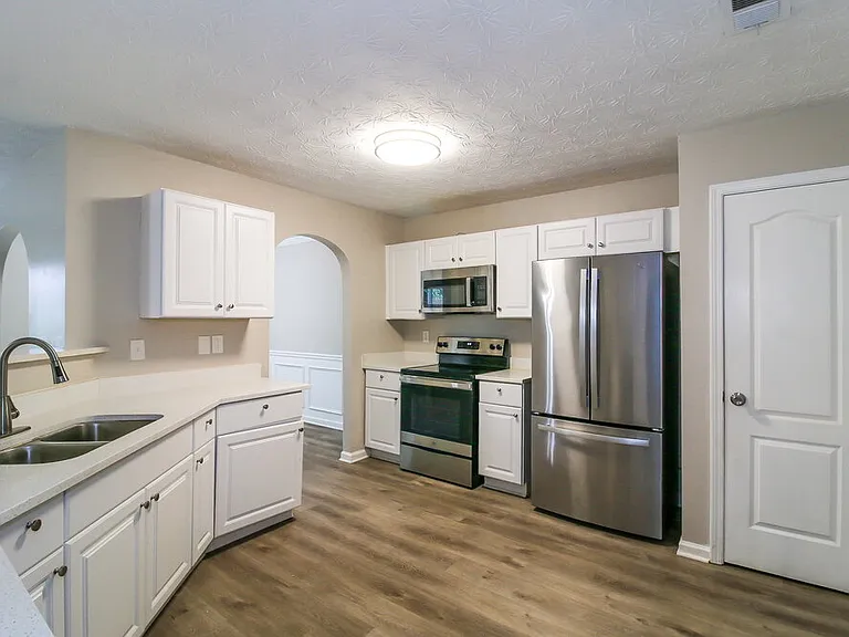 7423 Garnet Dr — Photo 8