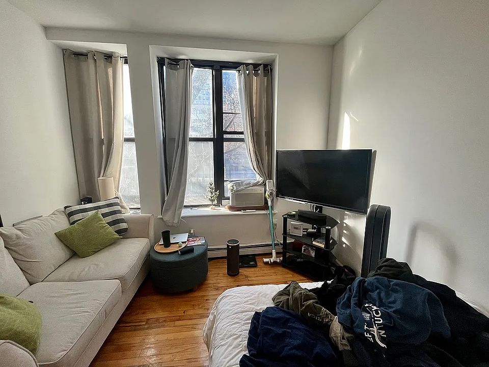 1st image of 122 Allen St #2A