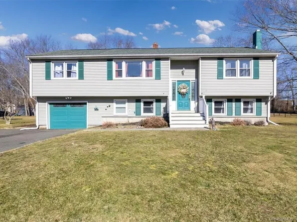 16 Elmwood Way, Clinton, CT 06413