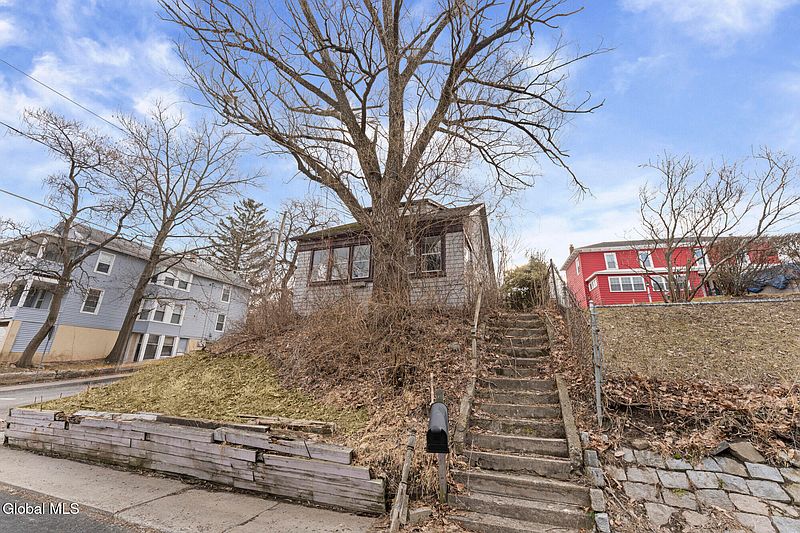 2nd image of 1498 2nd Street