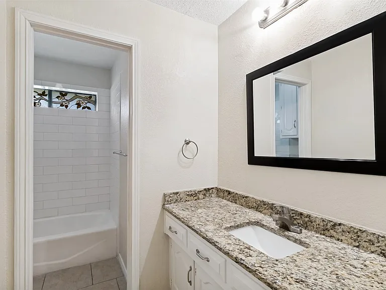 201 Nob Hill Pl — Photo 12