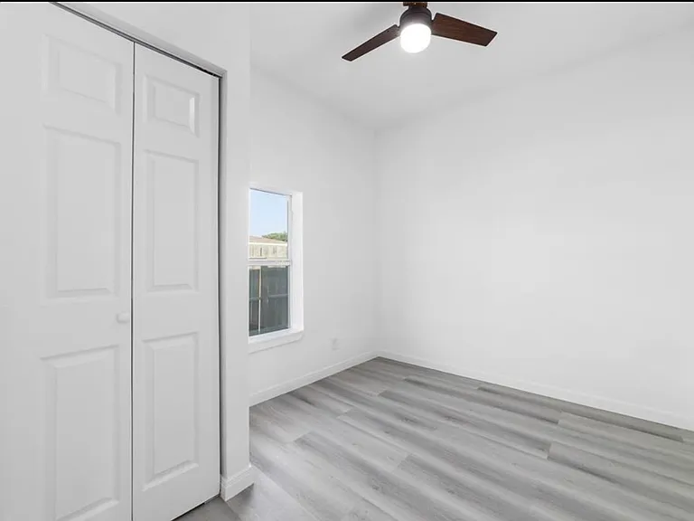 2714 Avenue L — Photo 16