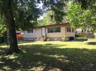 1907 N Mobile Villa Dr, Lutz, FL 33549