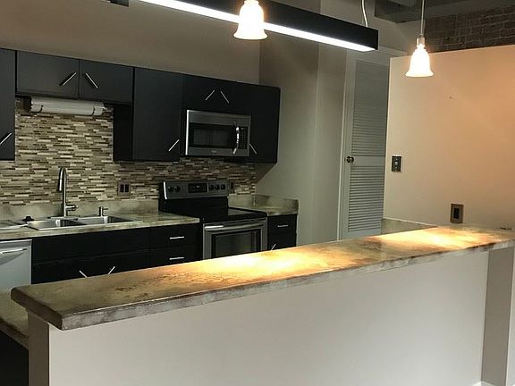 3rd image of 1105 Harney St APT 306
