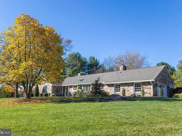 26 Red Fox Dr, New Hope, PA 18938