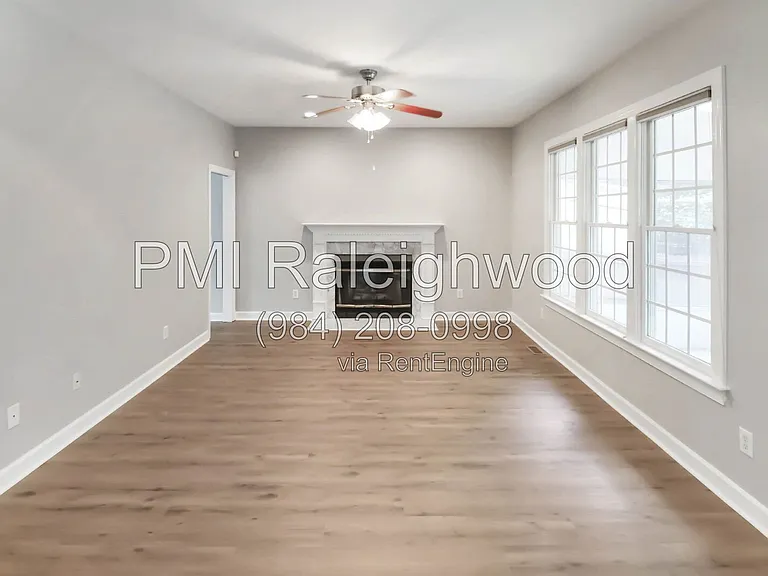 301 Perry Creek Dr — Photo 4
